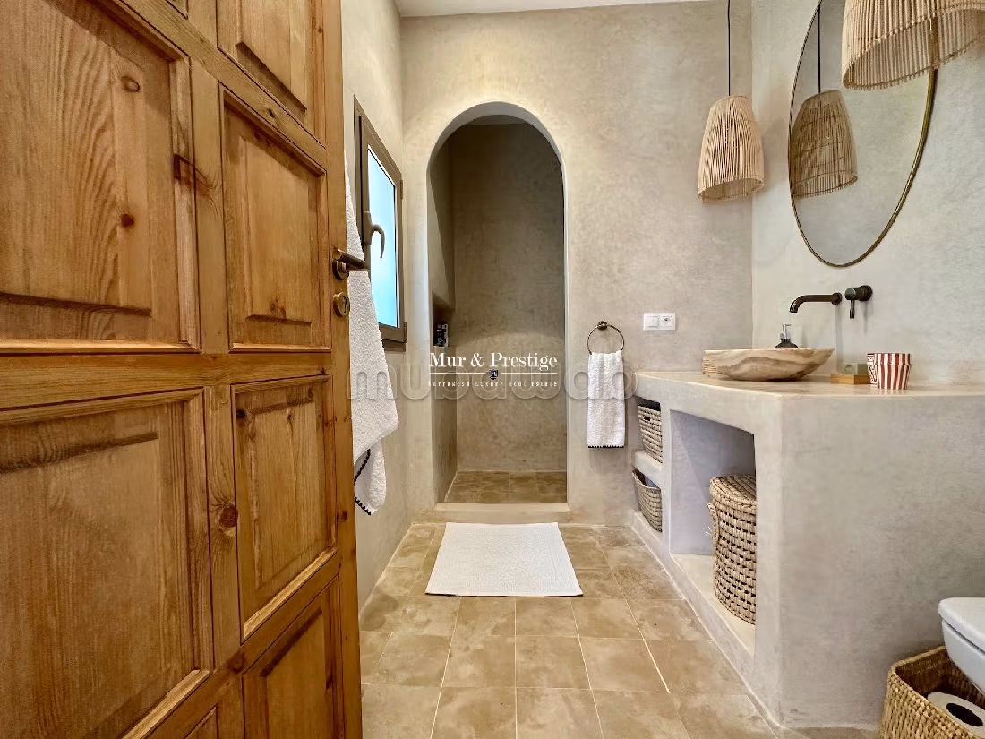 منزل فخم للبيع بمراكش. 5 قطع رائعة. مكان وقوف السيارات وشرفة. 