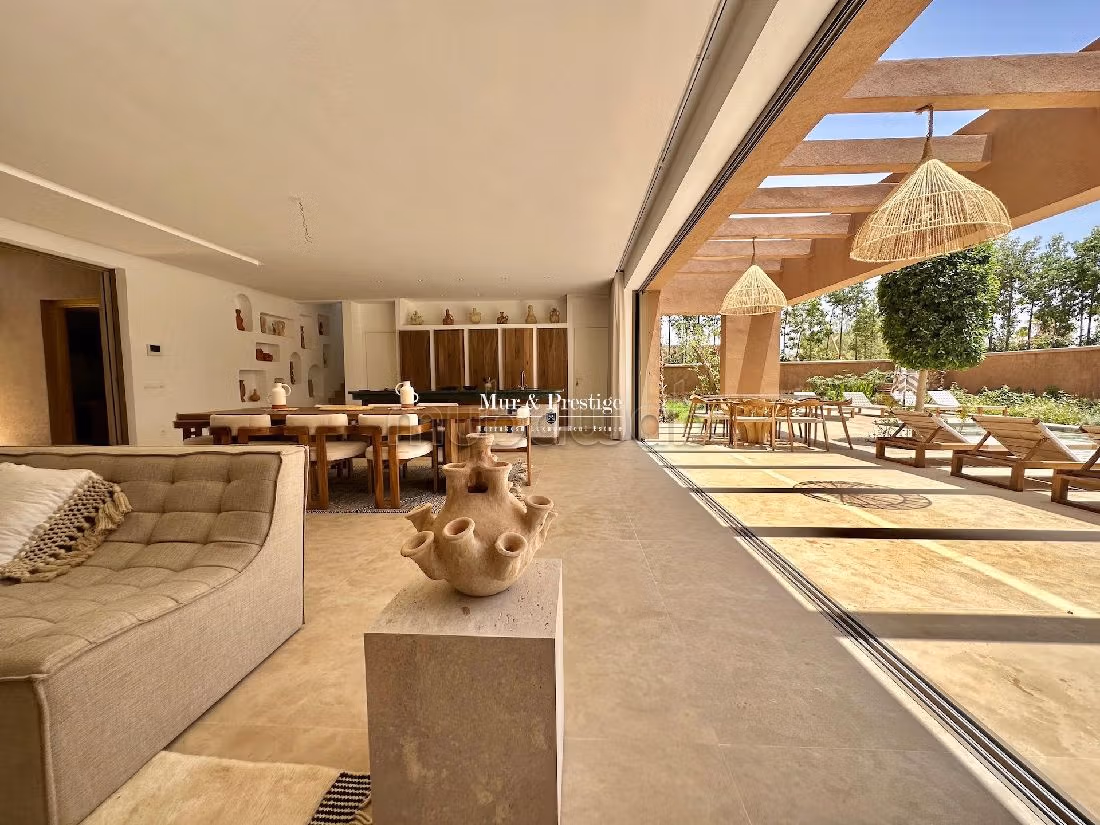 منزل فخم للبيع بمراكش. 5 قطع رائعة. مكان وقوف السيارات وشرفة. 