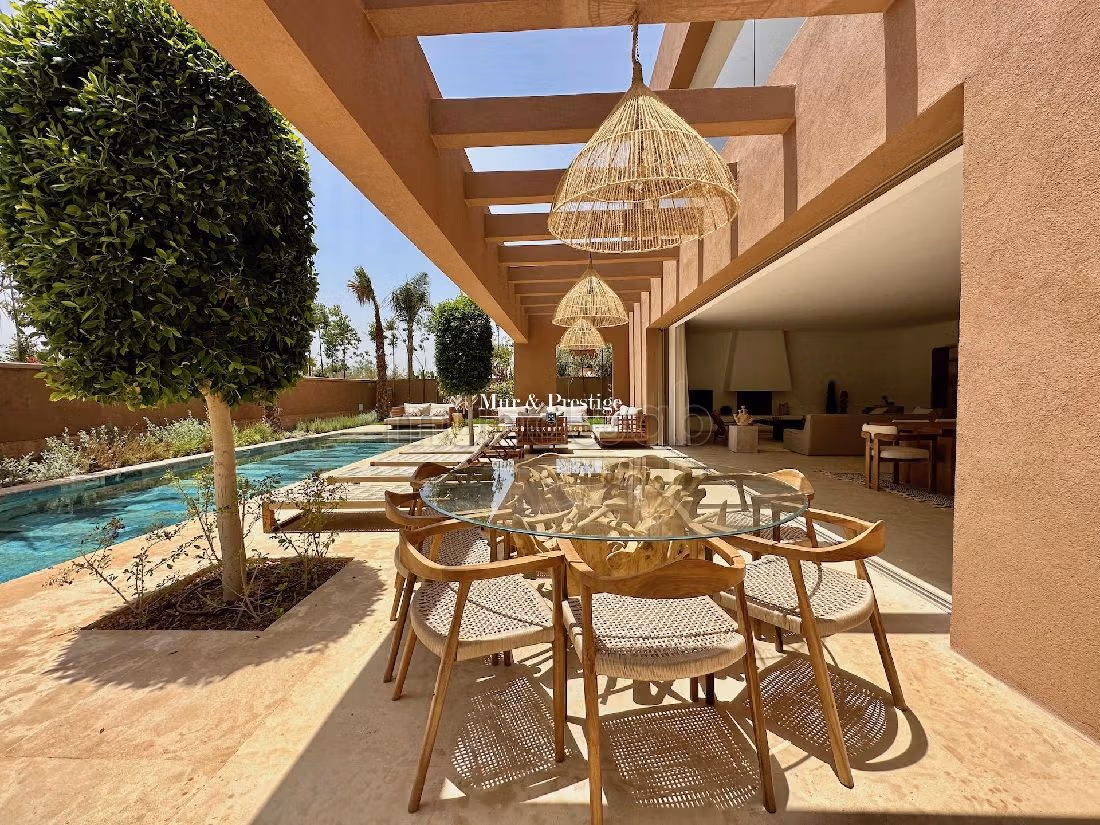 منزل فخم للبيع بمراكش. 5 قطع رائعة. مكان وقوف السيارات وشرفة. 