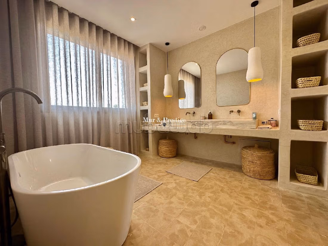 منزل فخم للبيع بمراكش. 5 قطع رائعة. مكان وقوف السيارات وشرفة. 