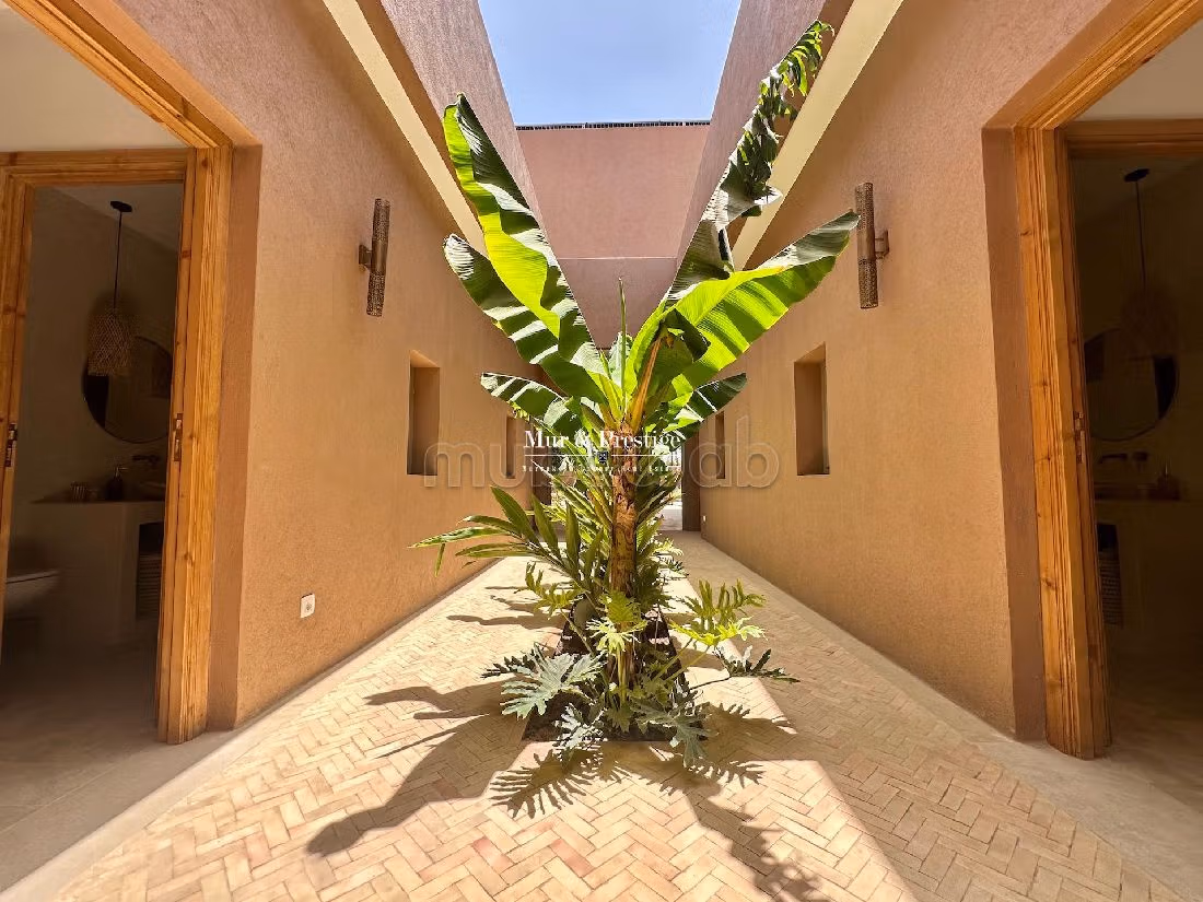 منزل فخم للبيع بمراكش. 5 قطع رائعة. مكان وقوف السيارات وشرفة. 