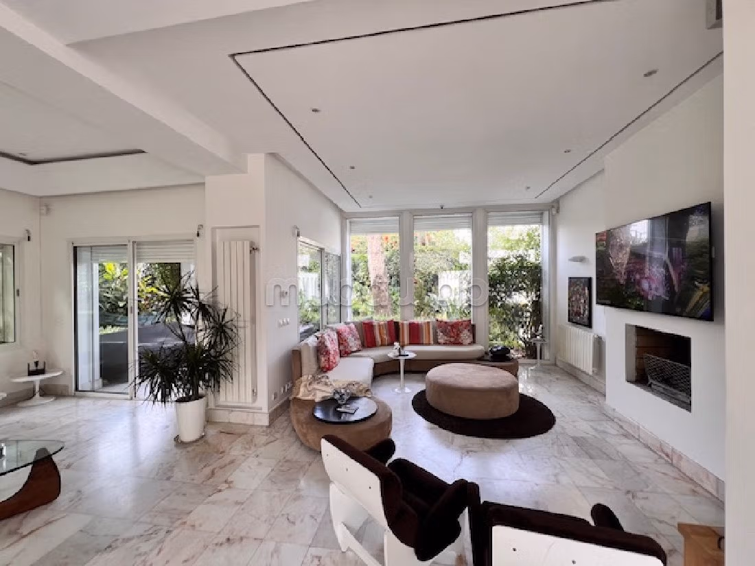 Villa de alto standing en venta en Californie. 3 dormitorios. Sistema de antena parabólica y residencia segura