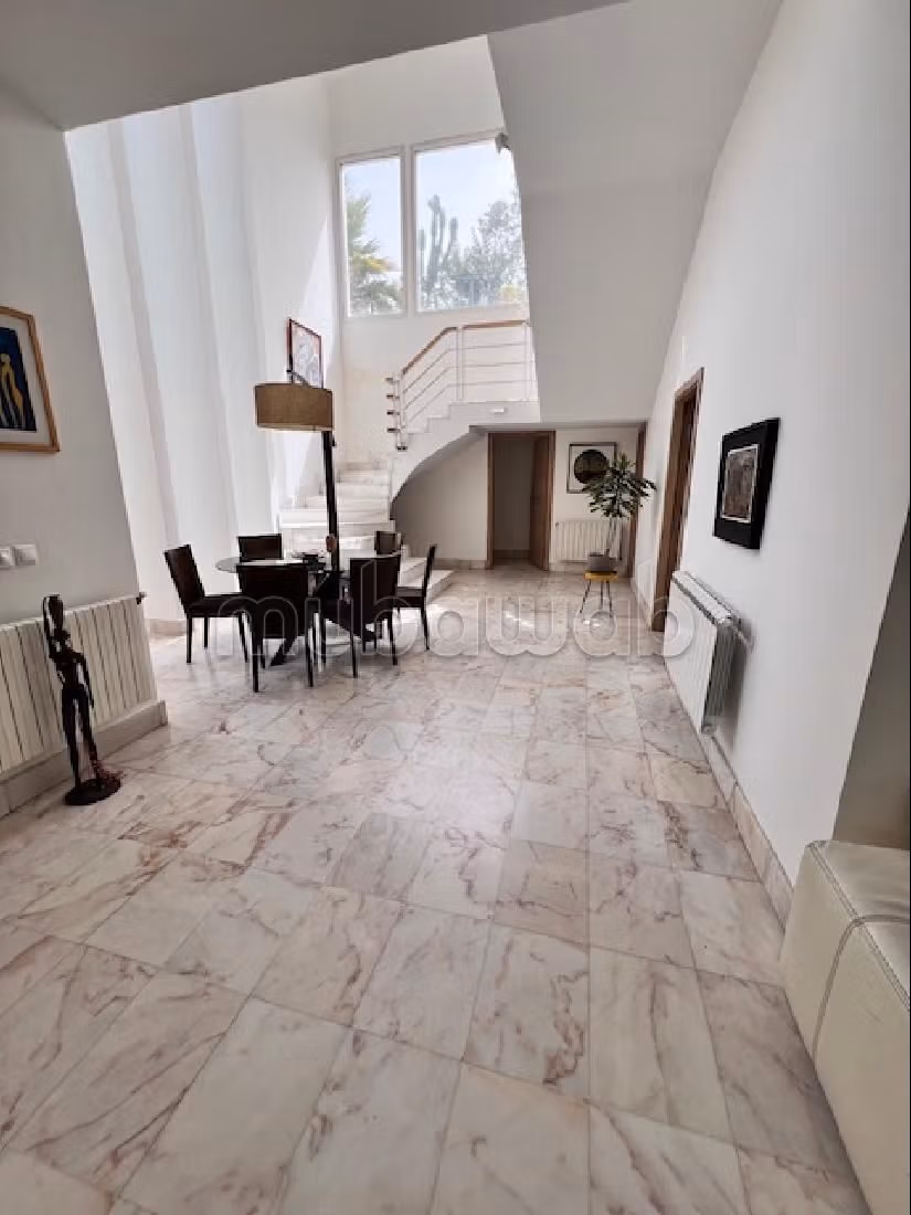 Villa de alto standing en venta en Californie. 3 dormitorios. Sistema de antena parabólica y residencia segura