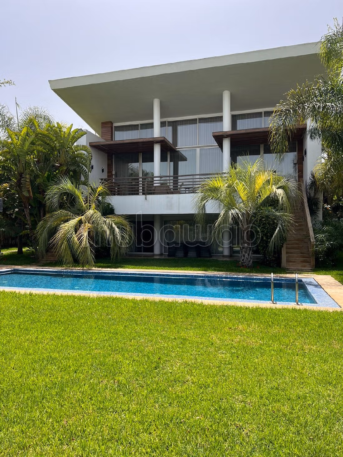 High quality villa for sale in Ville Verte. 4 rooms. Swimming pool and air conditioning. 