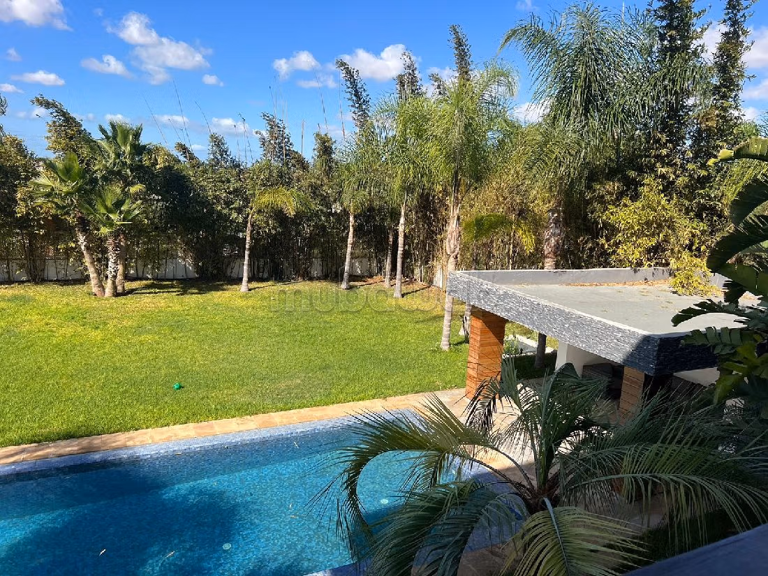 High quality villa for sale in Ville Verte. 4 rooms. Swimming pool and air conditioning. 