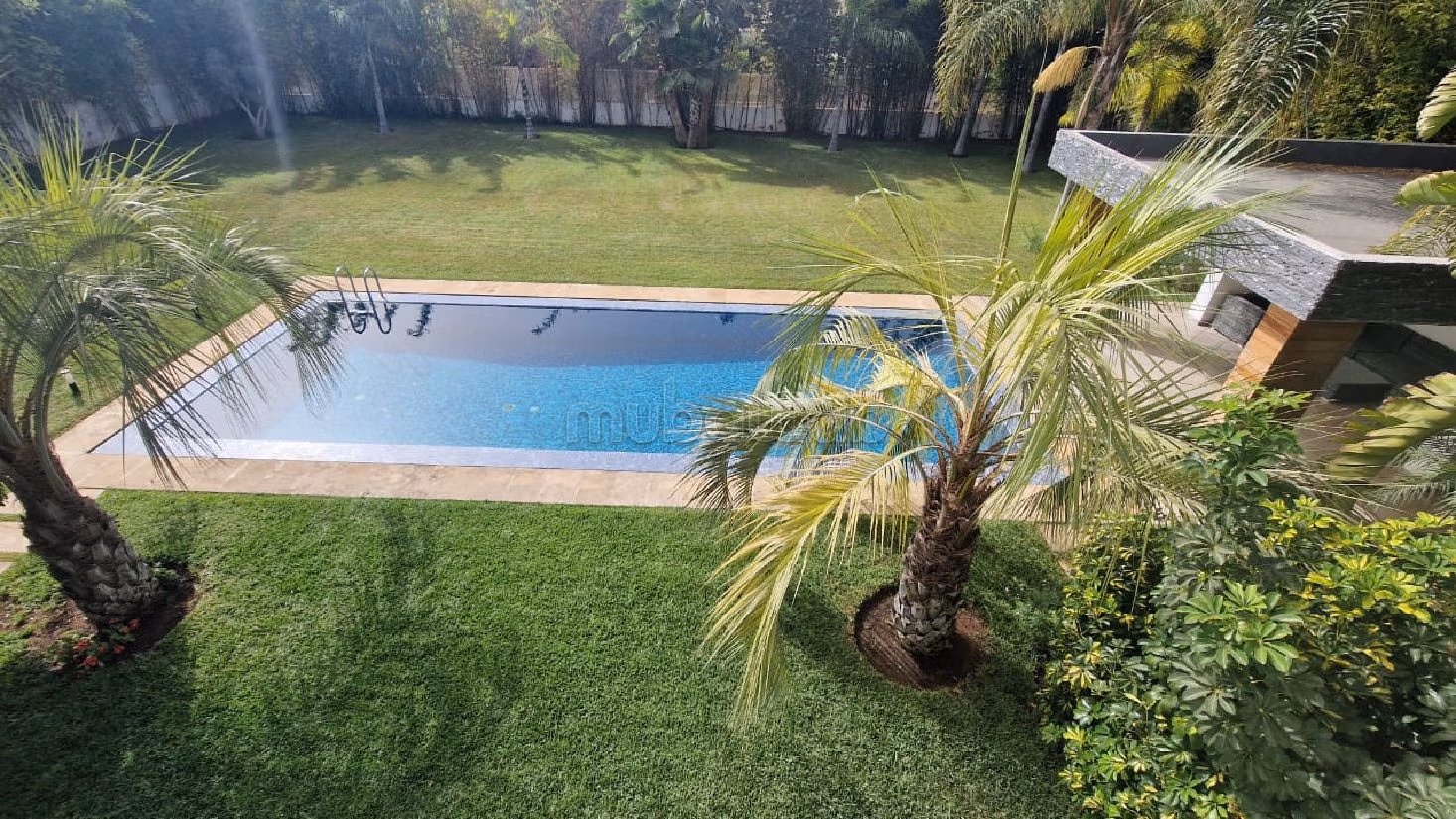 High quality villa for sale in Ville Verte. 4 rooms. Swimming pool and air conditioning. 