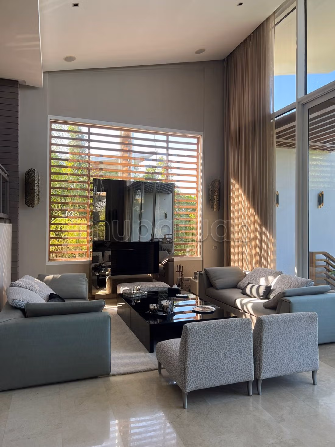 High quality villa for sale in Ville Verte. 4 rooms. Swimming pool and air conditioning. 