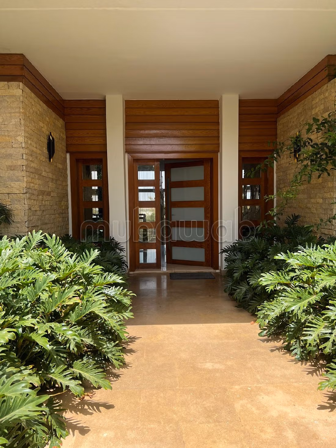 High quality villa for sale in Ville Verte. 4 rooms. Swimming pool and air conditioning. 