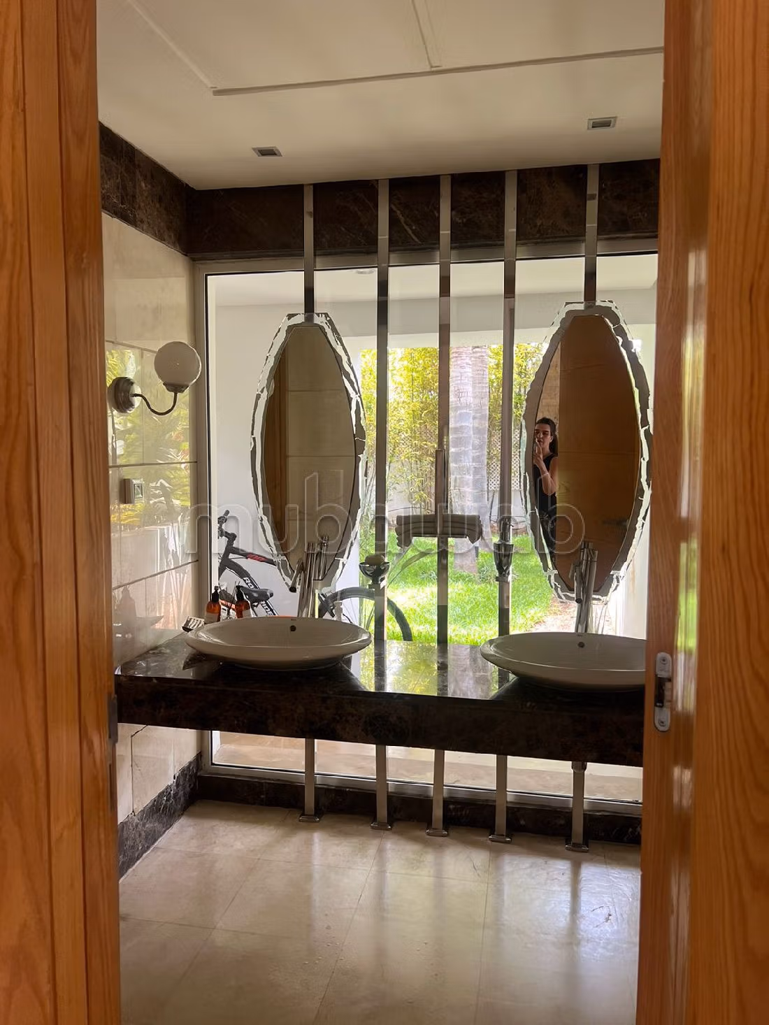 High quality villa for sale in Ville Verte. 4 rooms. Swimming pool and air conditioning. 