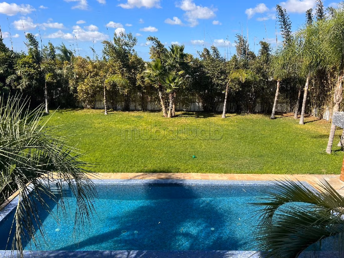 High quality villa for sale in Ville Verte. 4 rooms. Swimming pool and air conditioning. 