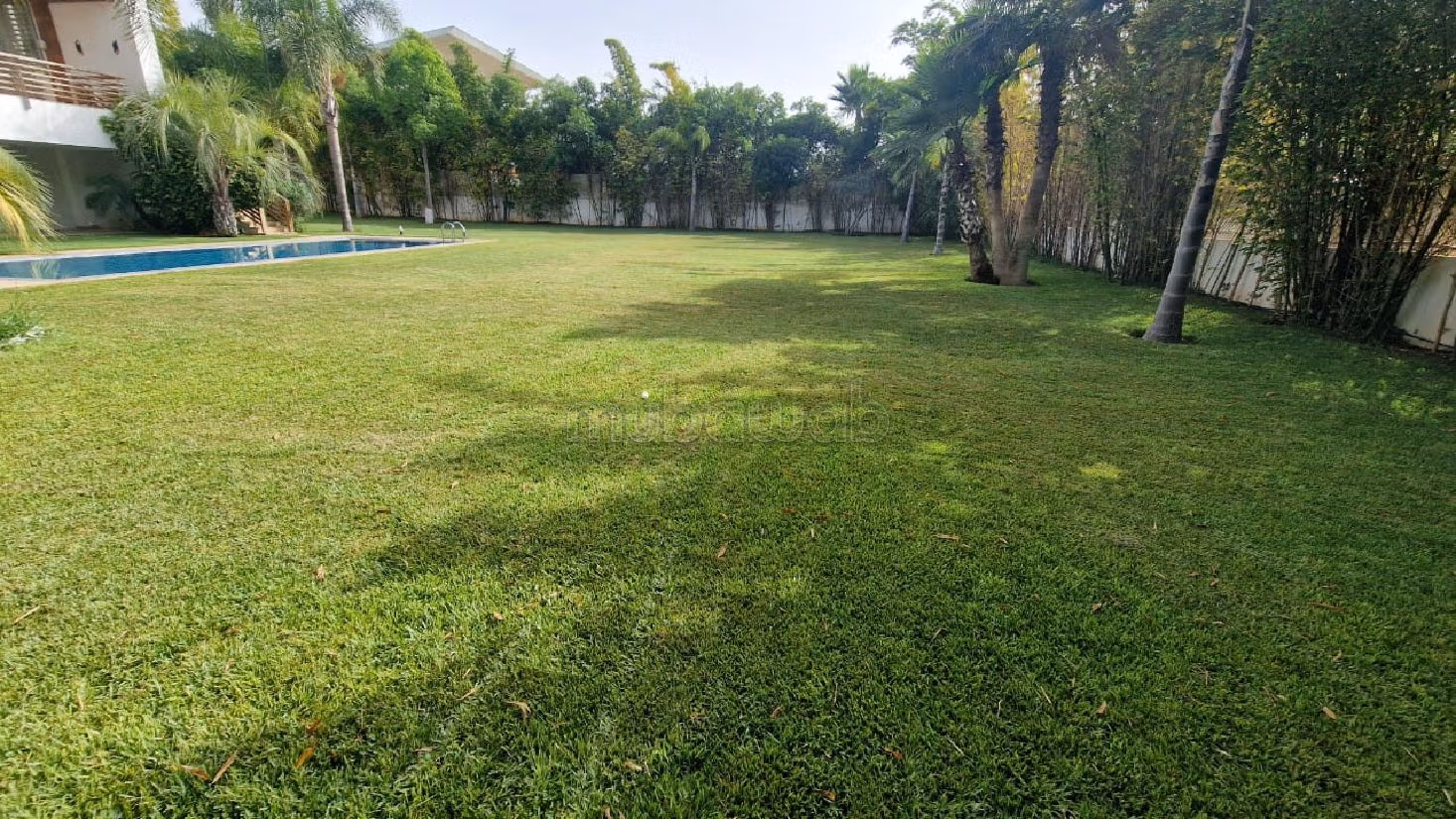 High quality villa for sale in Ville Verte. 4 rooms. Swimming pool and air conditioning. 