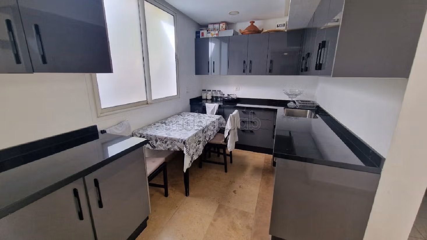 High quality villa for sale in Ville Verte. 4 rooms. Swimming pool and air conditioning. 