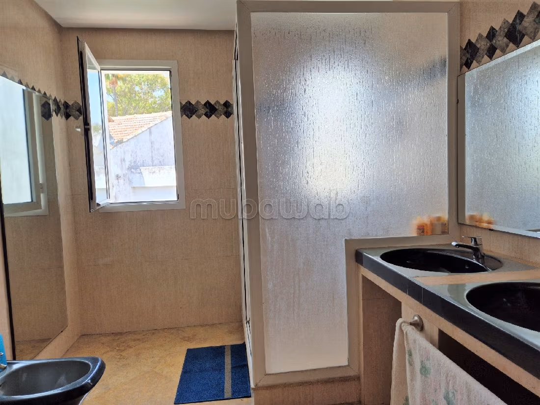 Villa de alto standing en venta en Anfa Supérieur. Gran superficie 500 m². Puerta blindada y calefacción central. 