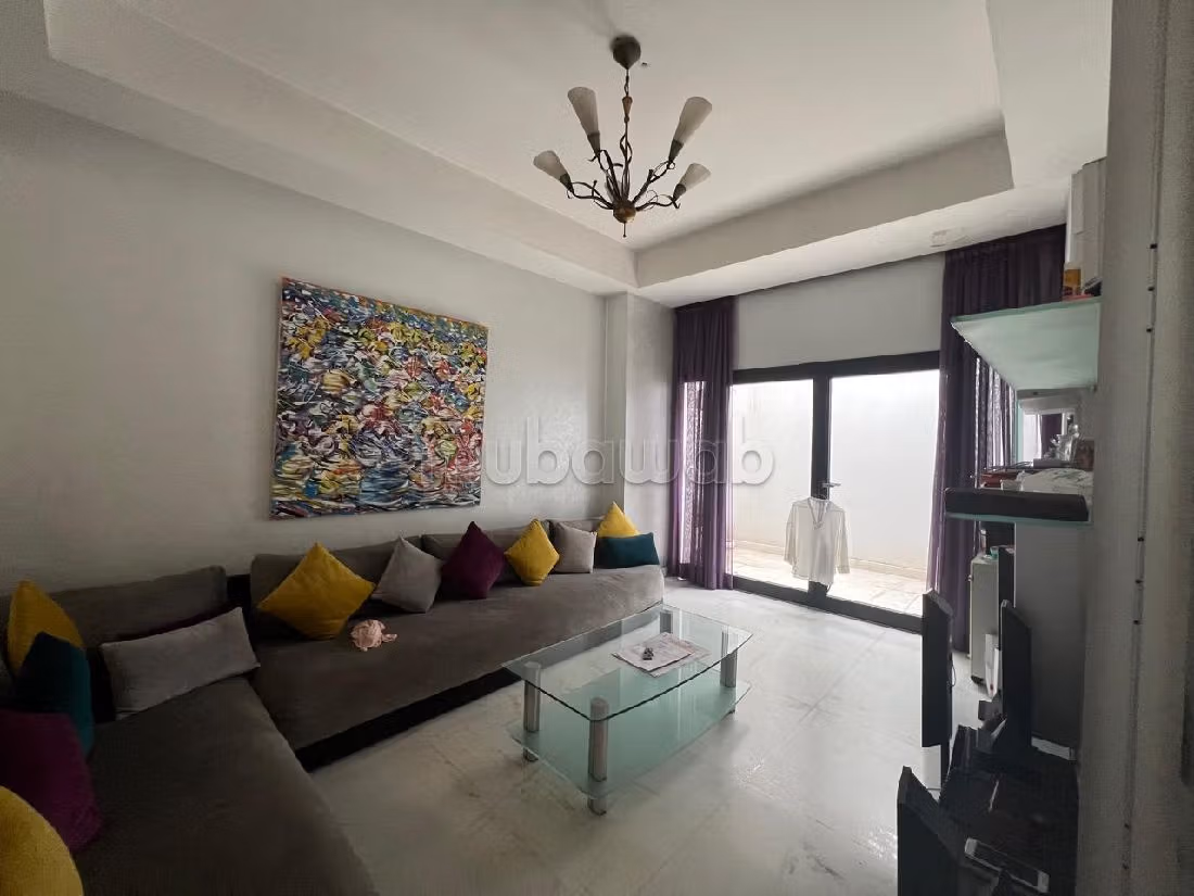 Villa's en luxe woningen om te kopen in Oasis. 5 Kamers. Met garage