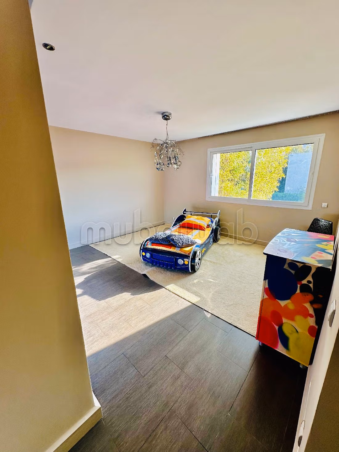 Fabulous house for sale. 6 large living areas. Car park