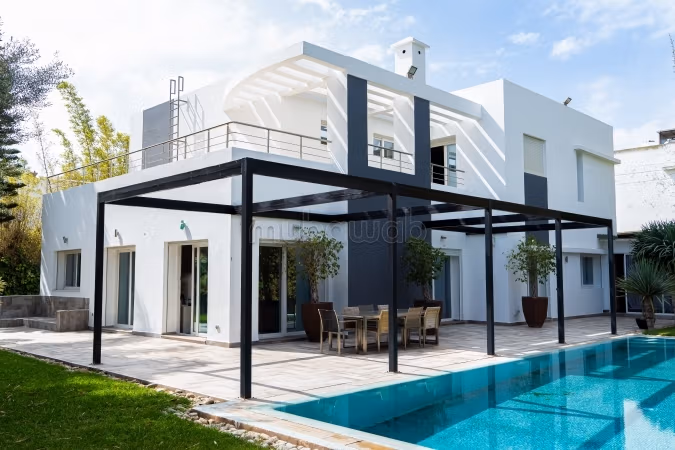 Villa à Vendre de 881.0 m² à Casablanca, Bouskoura