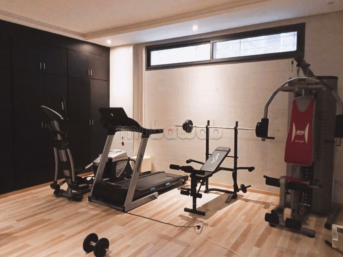 Villa's en luxe woningen beschikbaar. 5 Kamers. Garage en mooi terras