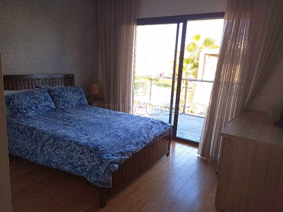 Villa's en luxe woningen beschikbaar. 5 Kamers. Garage en mooi terras