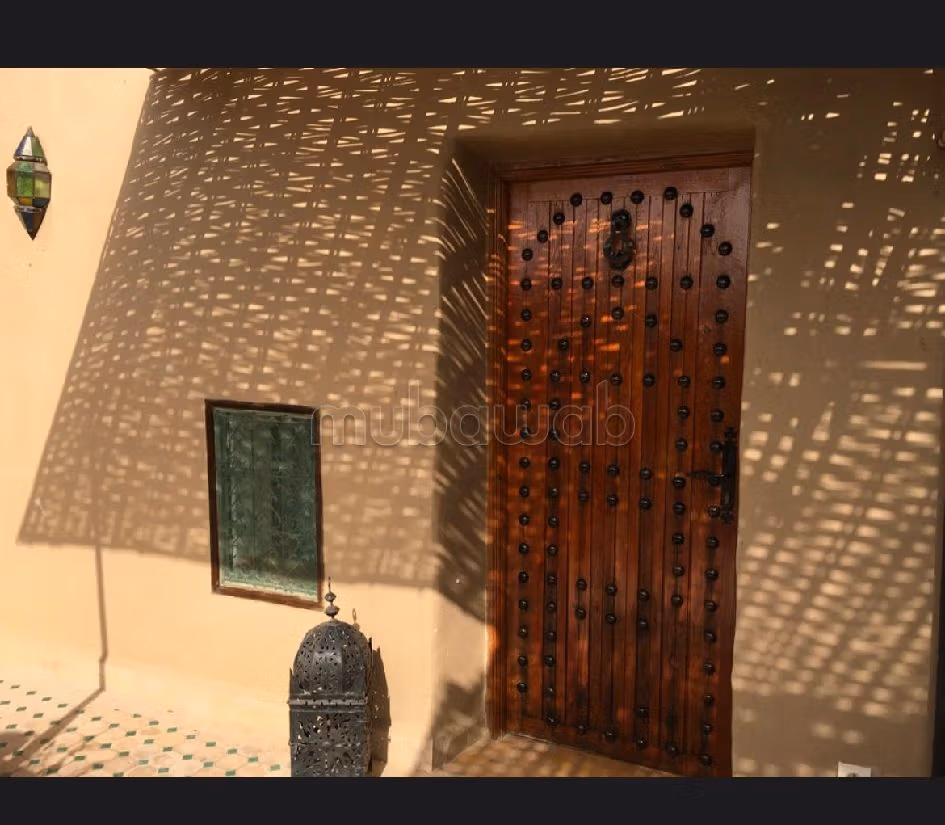 Lavish riad for sale in Agafay. 3 beautiful rooms. New furniture. 