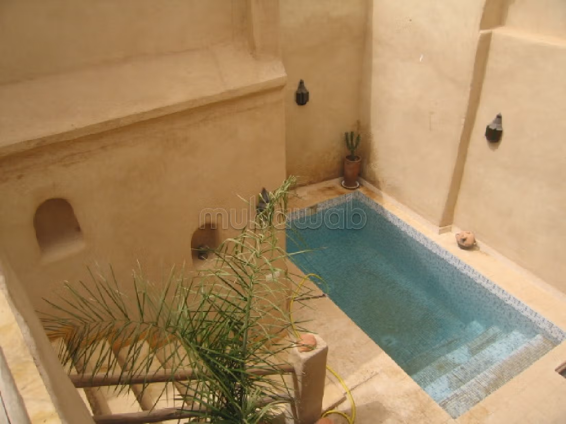 Lavish riad for sale in Agafay. 3 beautiful rooms. New furniture. 