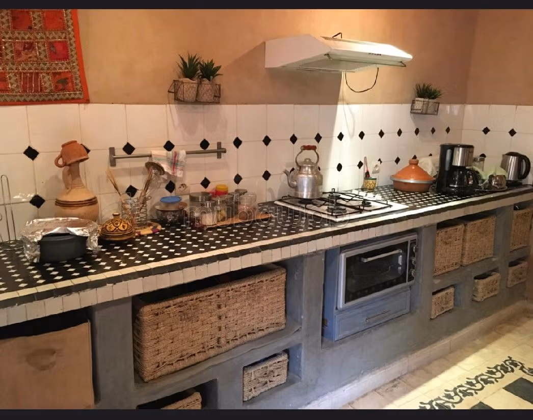 Lavish riad for sale in Agafay. 3 beautiful rooms. New furniture. 