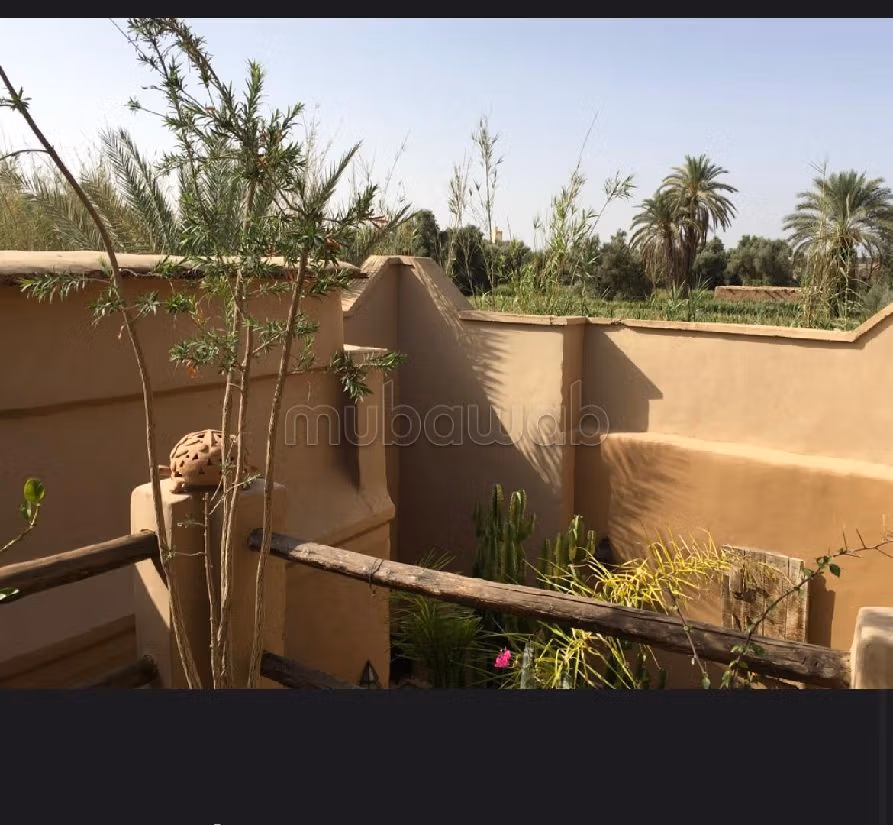 Lavish riad for sale in Agafay. 3 beautiful rooms. New furniture. 