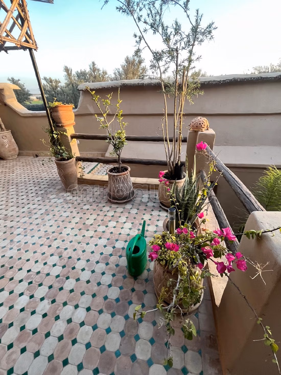 Lavish riad for sale in Agafay. 3 beautiful rooms. New furniture. 