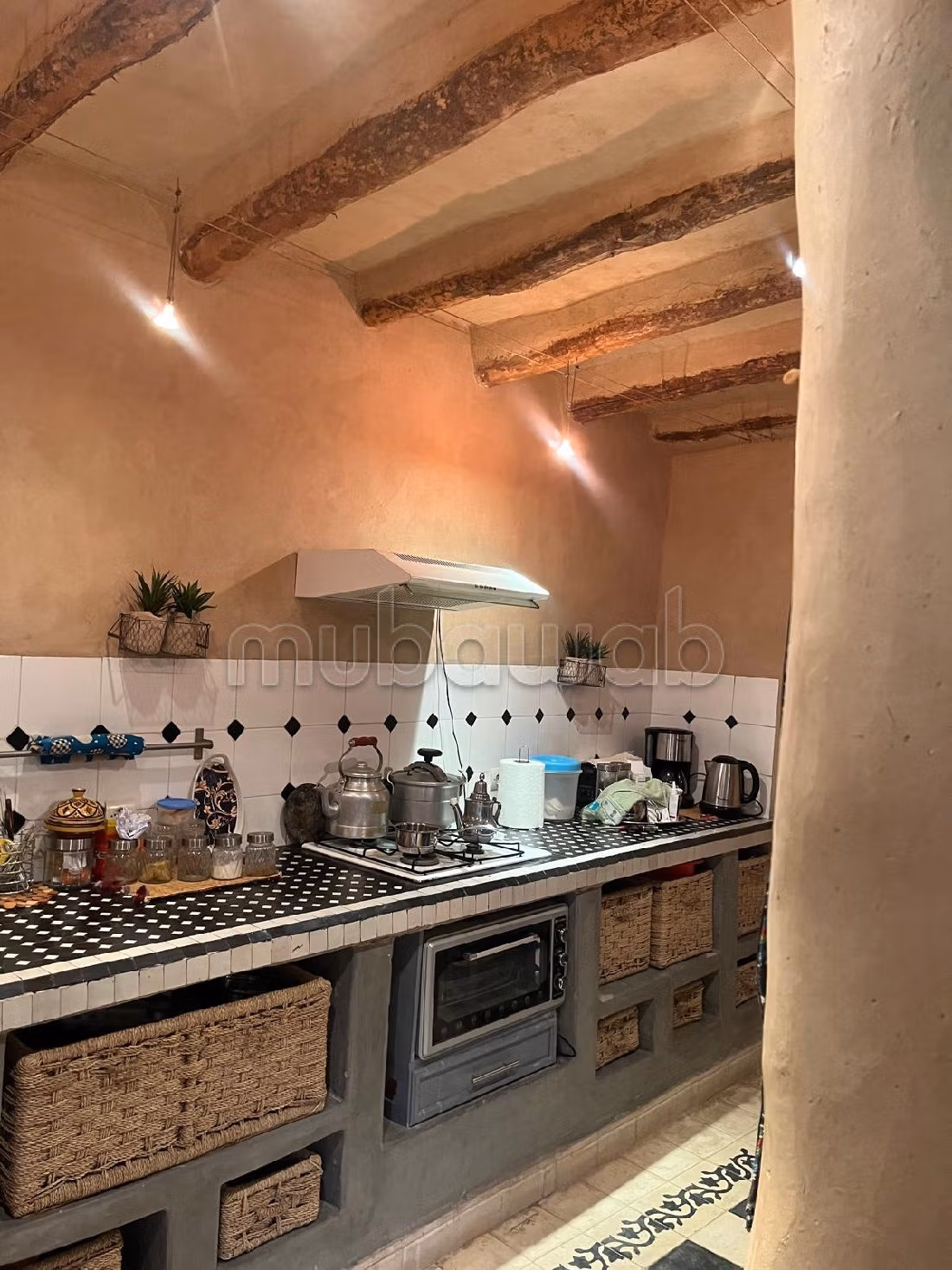 Lavish riad for sale in Agafay. 3 beautiful rooms. New furniture. 