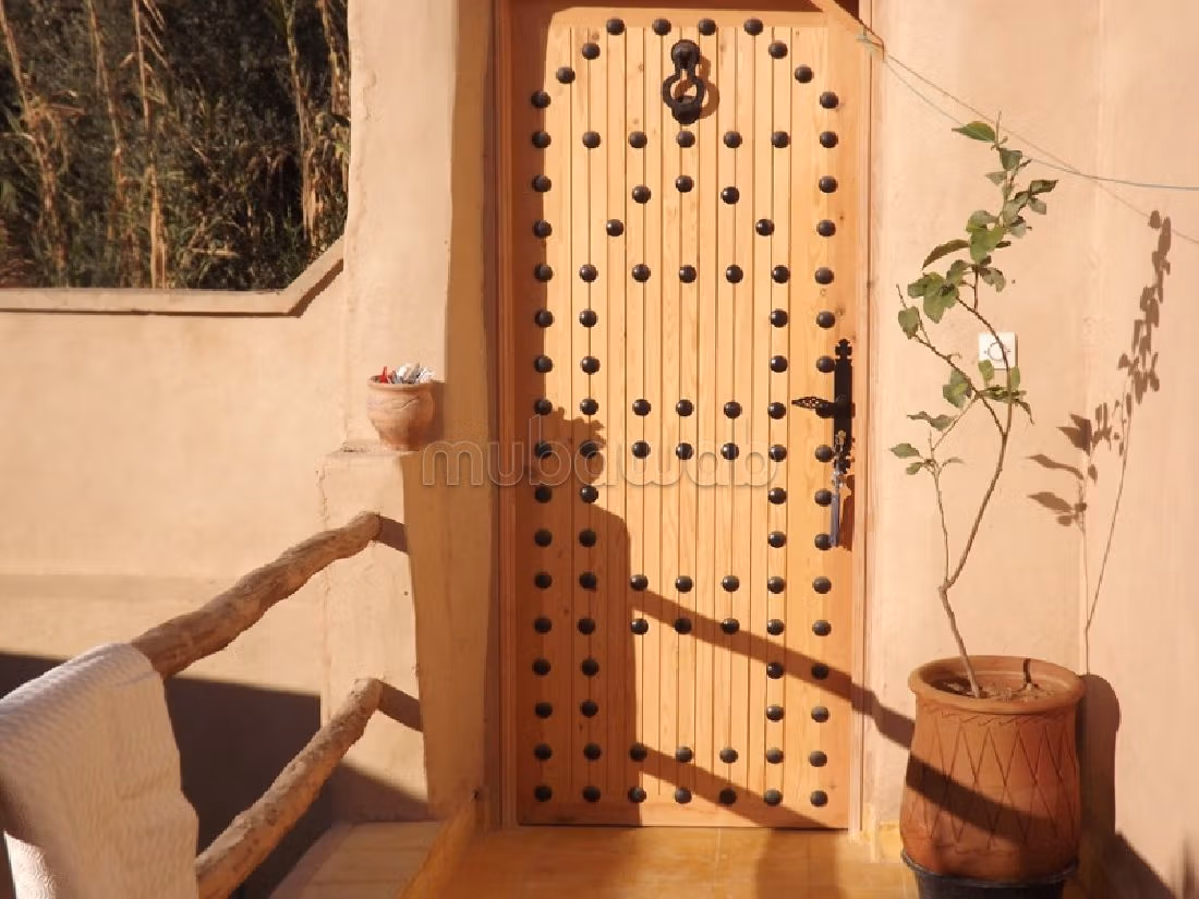 Lavish riad for sale in Agafay. 3 beautiful rooms. New furniture. 