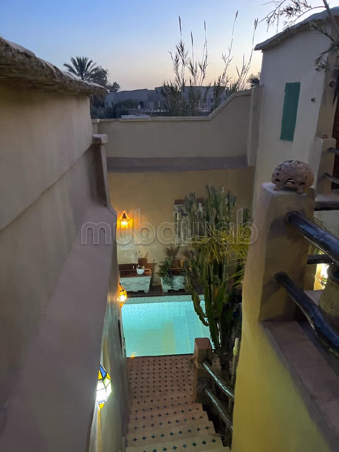 Lavish riad for sale in Agafay. 3 beautiful rooms. New furniture. 