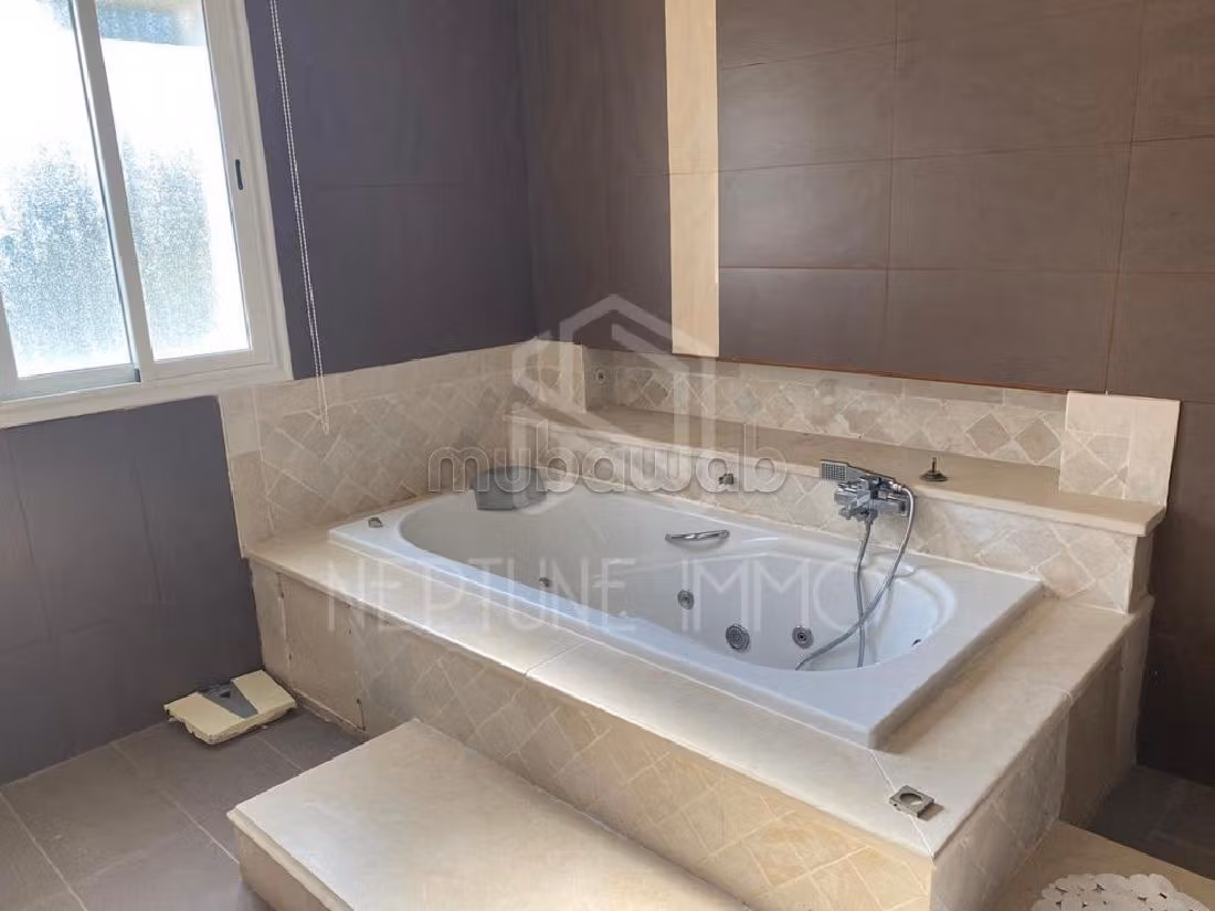 A louer villa avec piscine á Gammarth