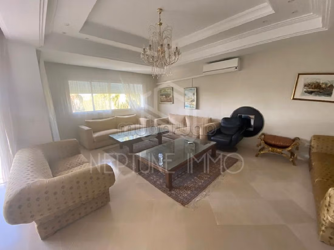 A louer villa avec piscine á Gammarth
