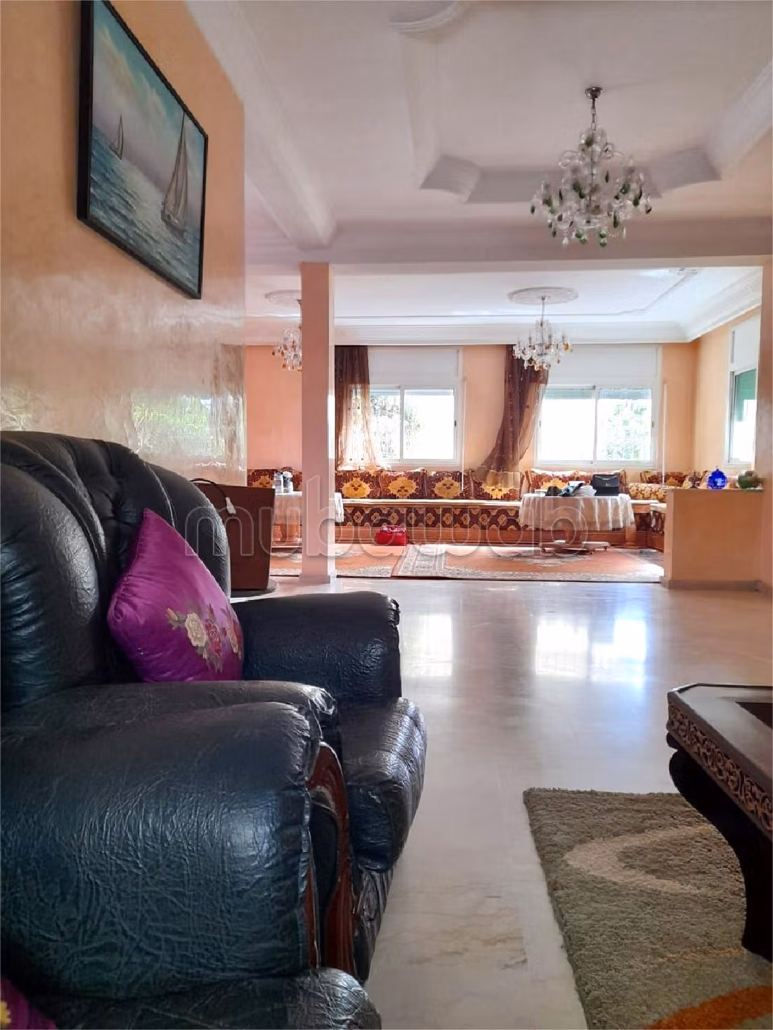 House to buy in Wifak. Small area 420 m². Carpark and garden. 