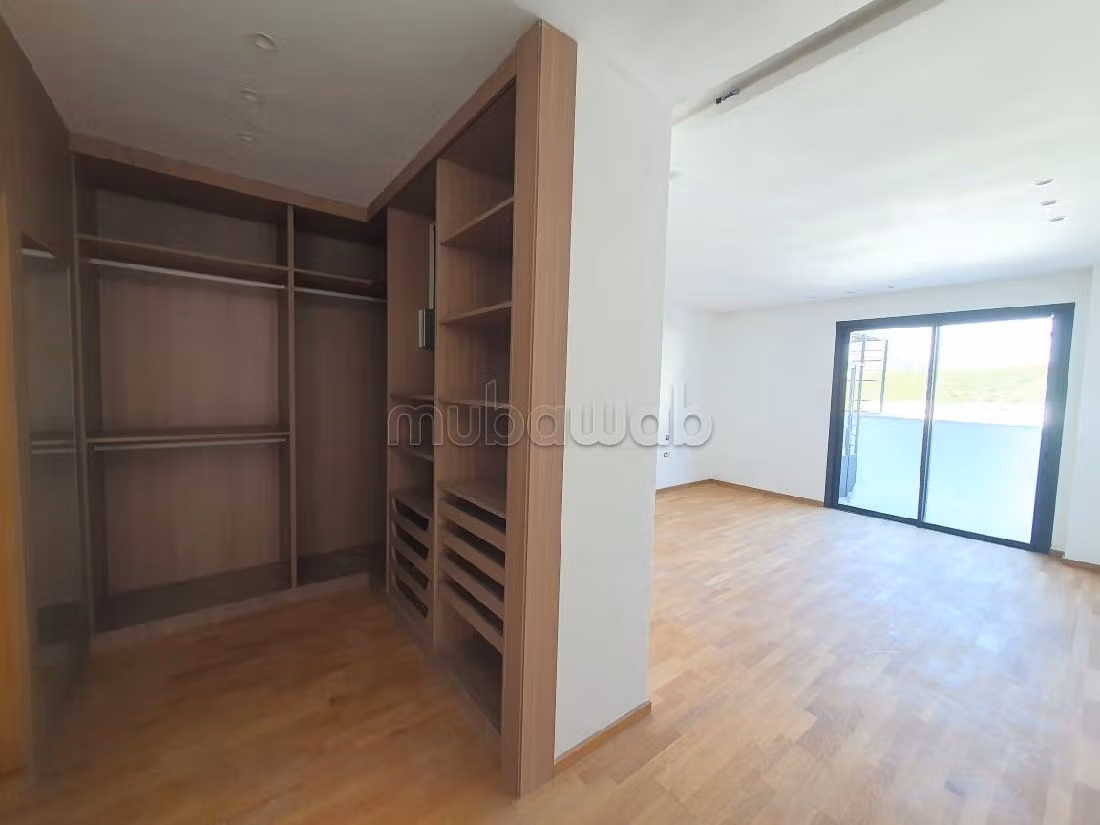 Appartementen te koop in Sania. 4 Kamers. Conciërgeservice en mooi zwembad. 