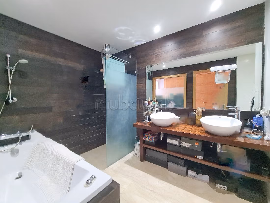Nu te koop: villa's en luxe woningen. Totale oppervlakte 320 m². Gemeubileerd