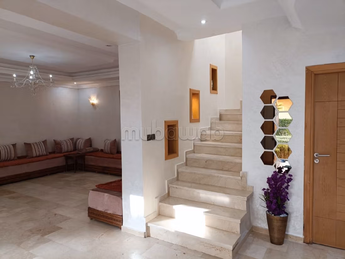 Nu te koop: villa's en luxe woningen. 3 Kamers. Volledig gemeubileerd