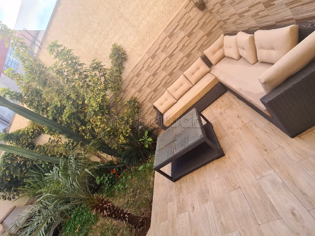 Luxury home for sale in Nassim 1. 2 large rooms. Garden.