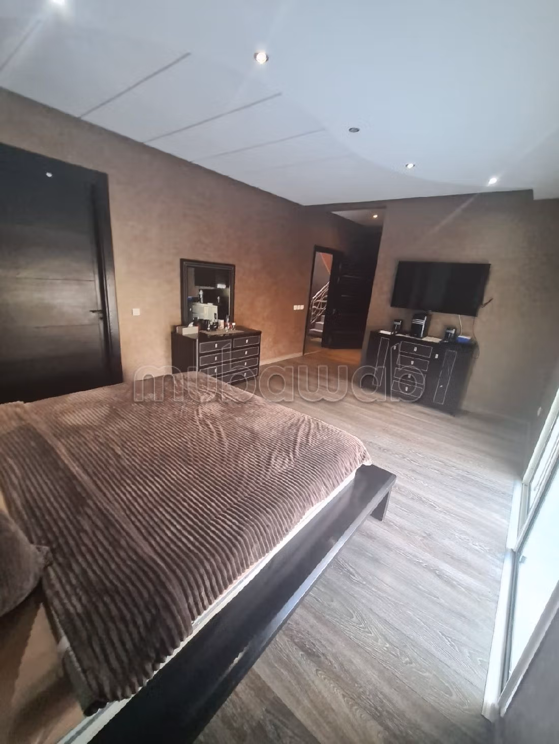 Luxury home for sale in Nassim 1. 2 large rooms. Garden.