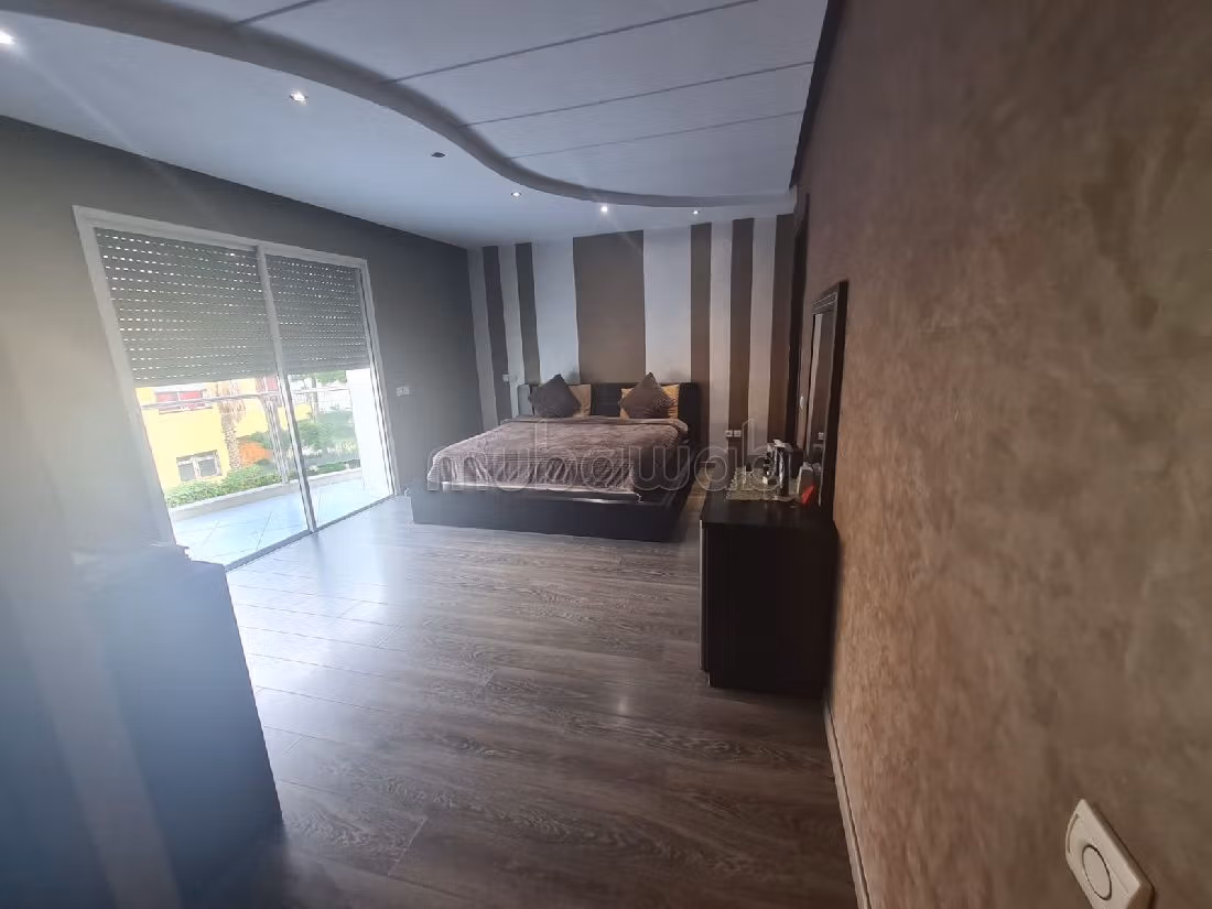 Luxury home for sale in Nassim 1. 2 large rooms. Garden.