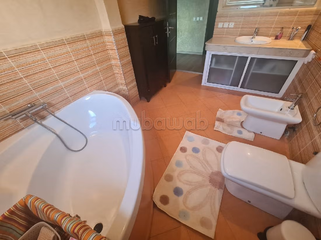 Luxury home for sale in Nassim 1. 2 large rooms. Garden.