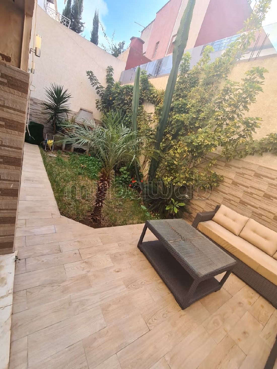 Luxury home for sale in Nassim 1. 2 large rooms. Garden.