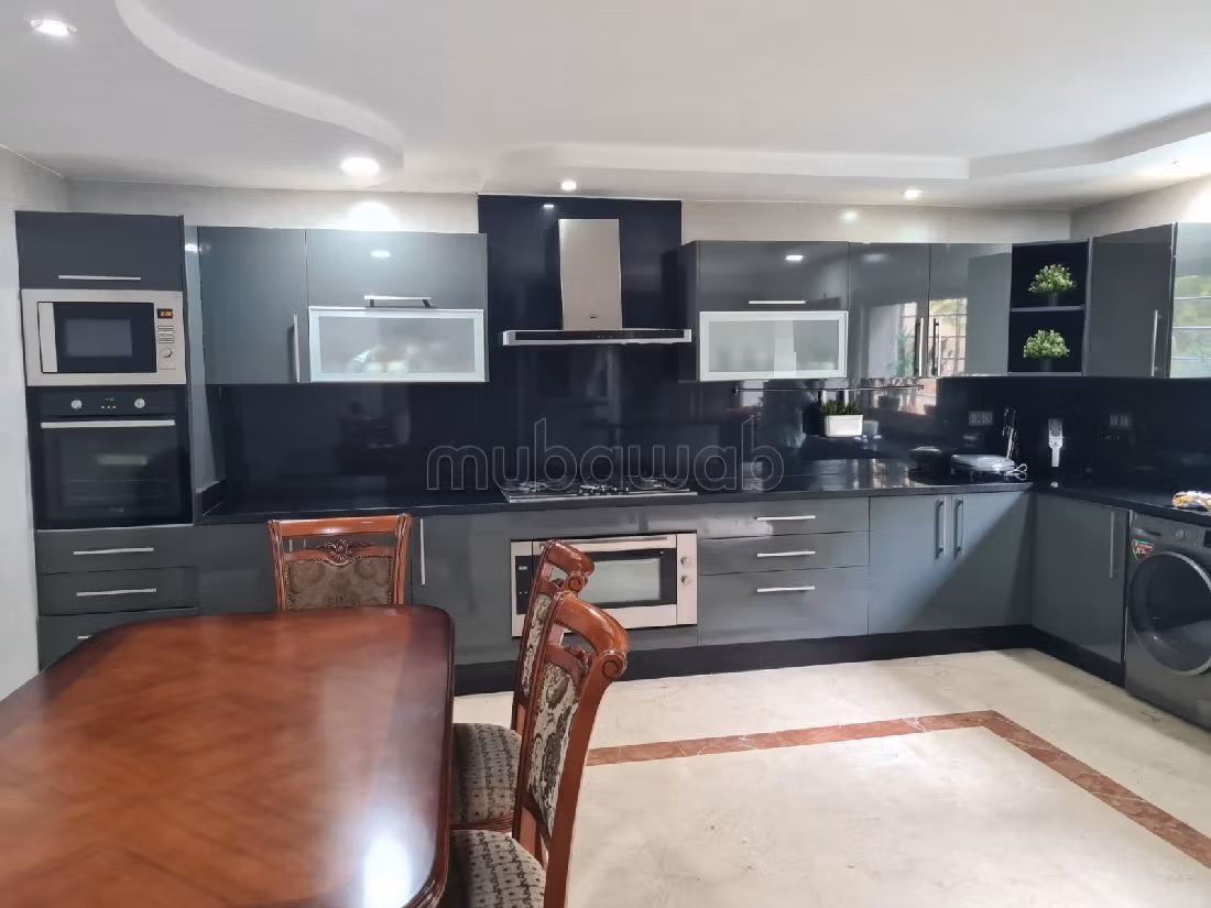 Luxury home for sale in Nassim 1. 2 large rooms. Garden.