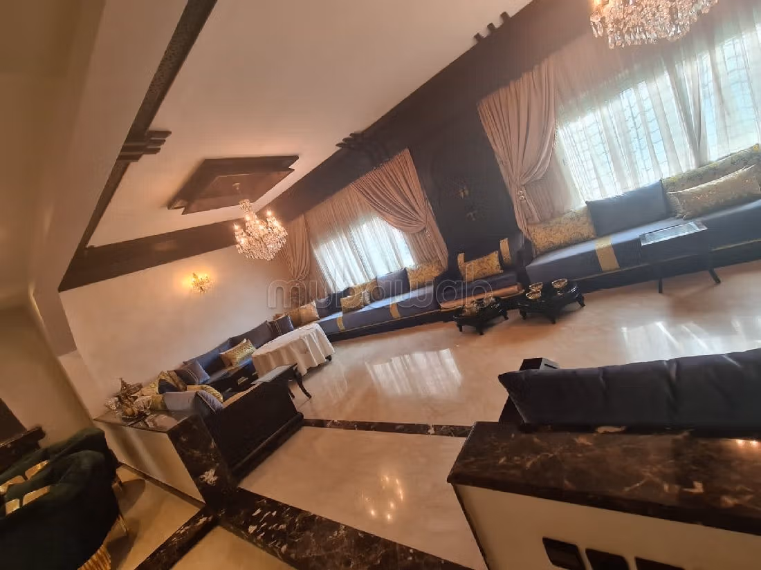 Luxury home for sale in Nassim 1. 2 large rooms. Garden.