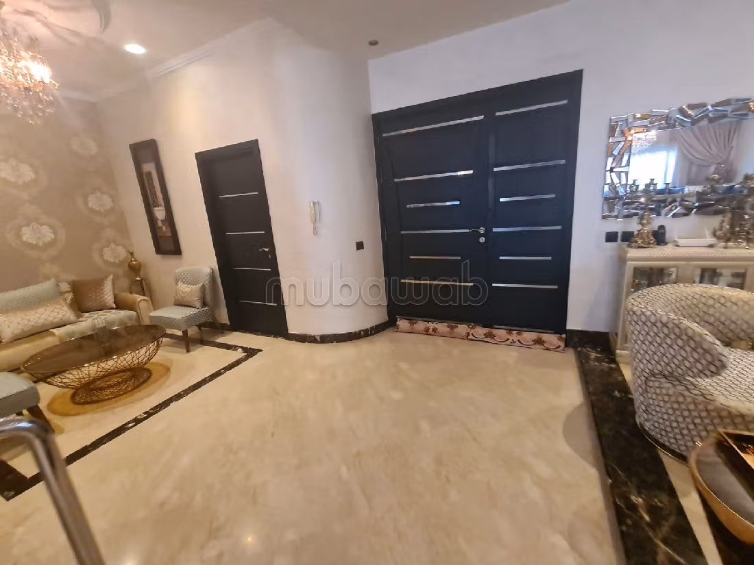 Luxury home for sale in Nassim 1. 2 large rooms. Garden.