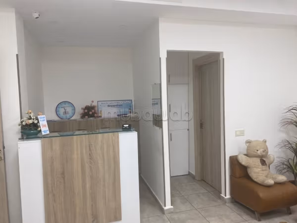 Ufficio in affitto a Massira 1. Superficie di 67 m². Dotato di ascensore.