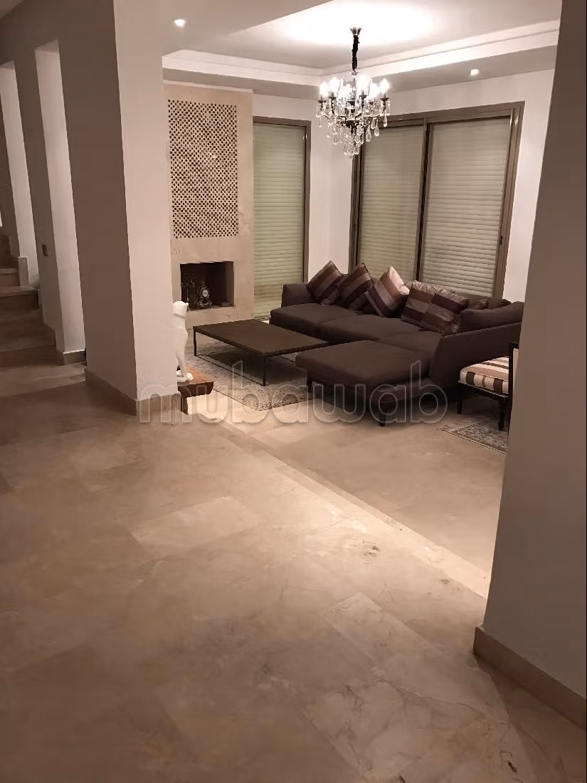 Alquiler de villa de alta gama. 4 hermosas habitaciones. Amueblado. 