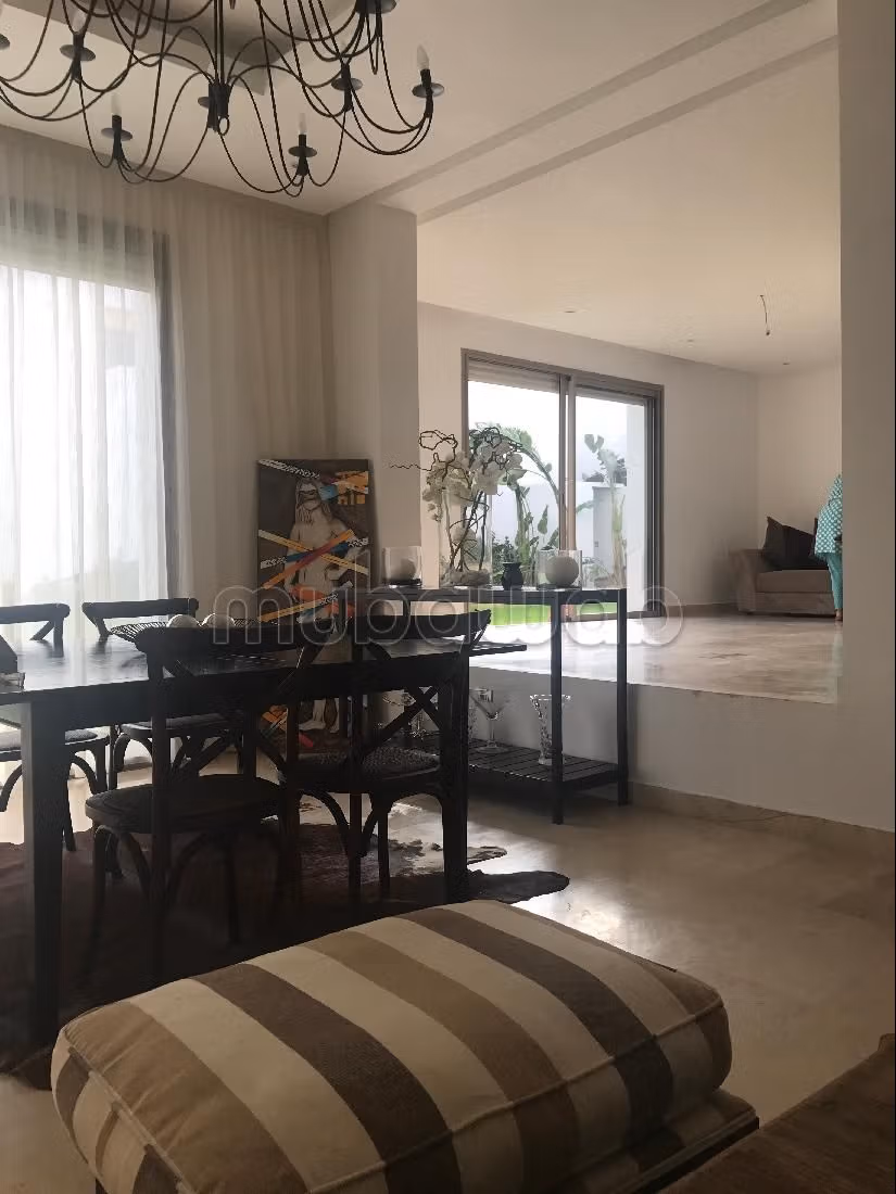 Alquiler de villa de alta gama. 4 hermosas habitaciones. Amueblado. 