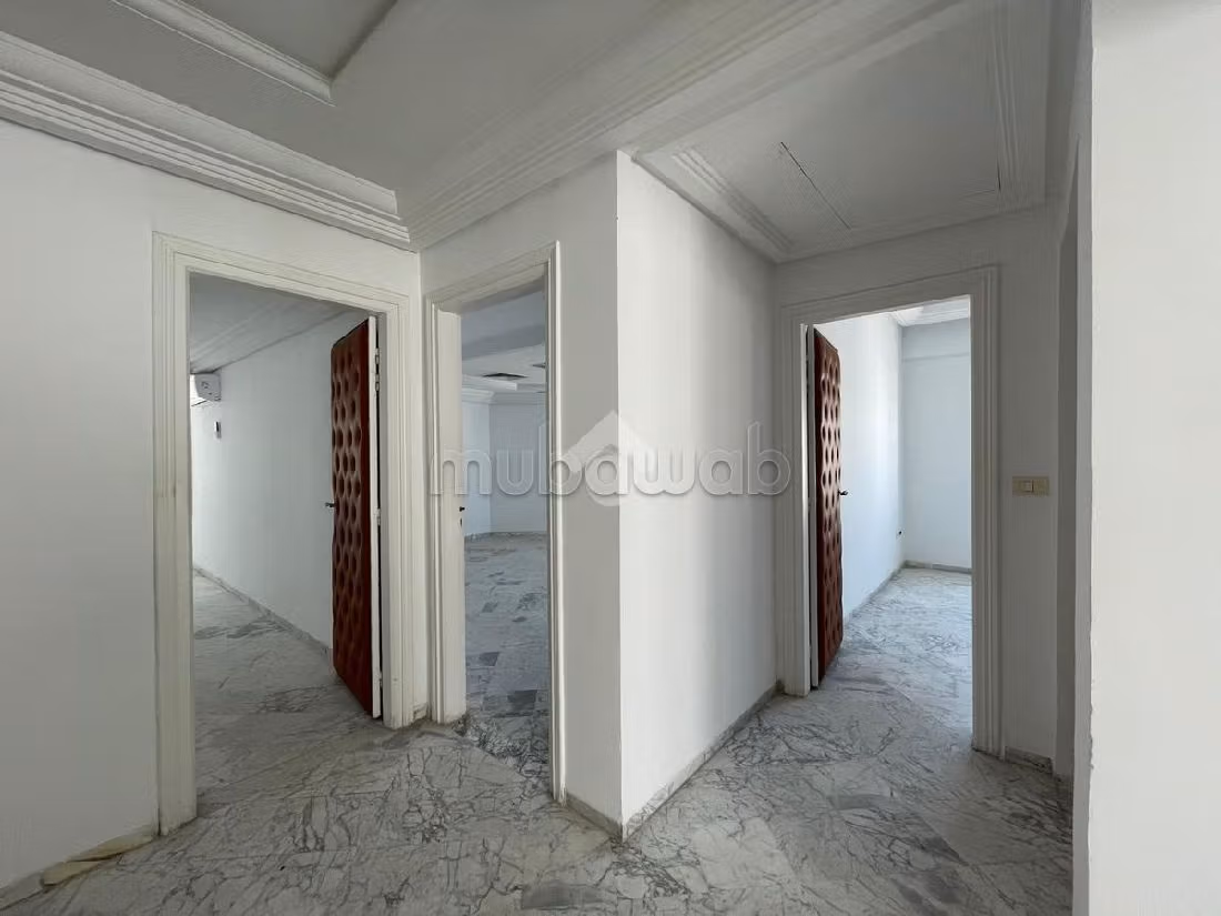 Offices for rent in Les Berges Du Lac 1. Total area 142 m². Air conditioning. 