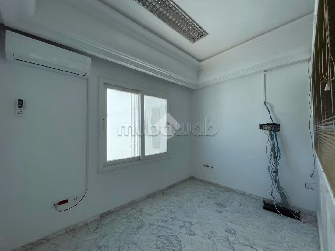 Offices for rent in Les Berges Du Lac 1. Total area 142 m². Air conditioning. 