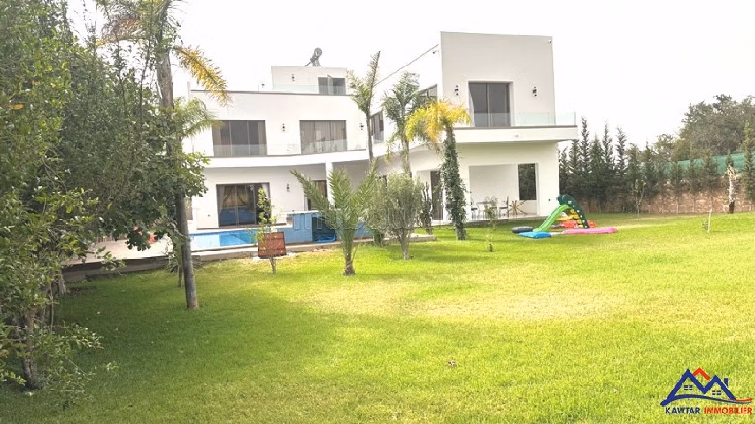 Villa de lujo en venta en Sidi Kaouki. 4 dormitorios. Plazas de parking y terraza. 